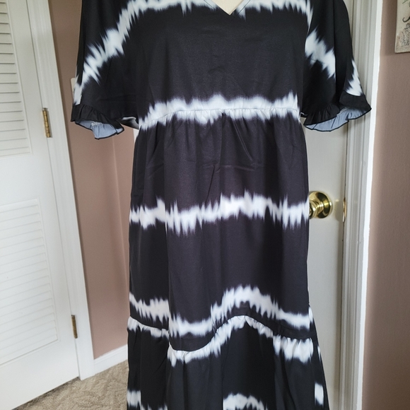 Dress - Picture 2 of 4